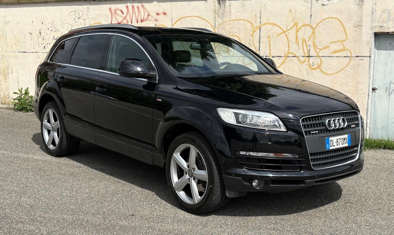 Audi Q73.0V6 TDI 233CV quattro F1 Sline 7posti