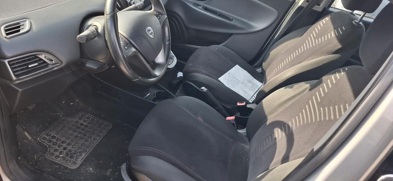APRI E LEGGI Lancia Ypsilon 1.2 69 CV 5 porte GPL Ecochic