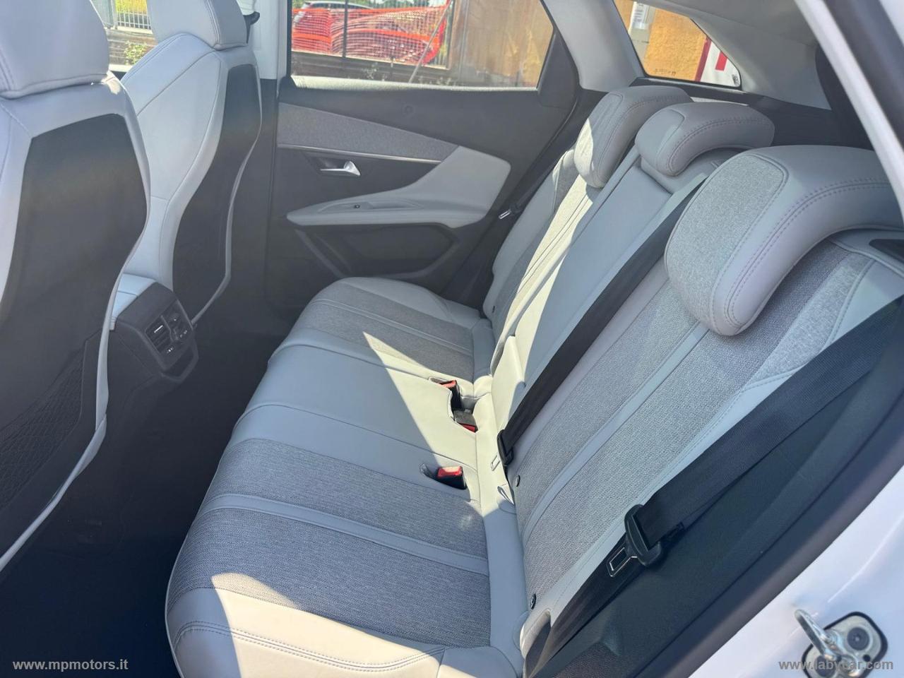PEUGEOT 3008 ALLURE 1.5 BLUEHDI 130CV
