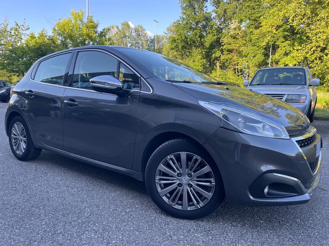 Peugeot 208 PureTech 82 5 porte Allure*solo 40000km*NAVI*NEOPATENTATI