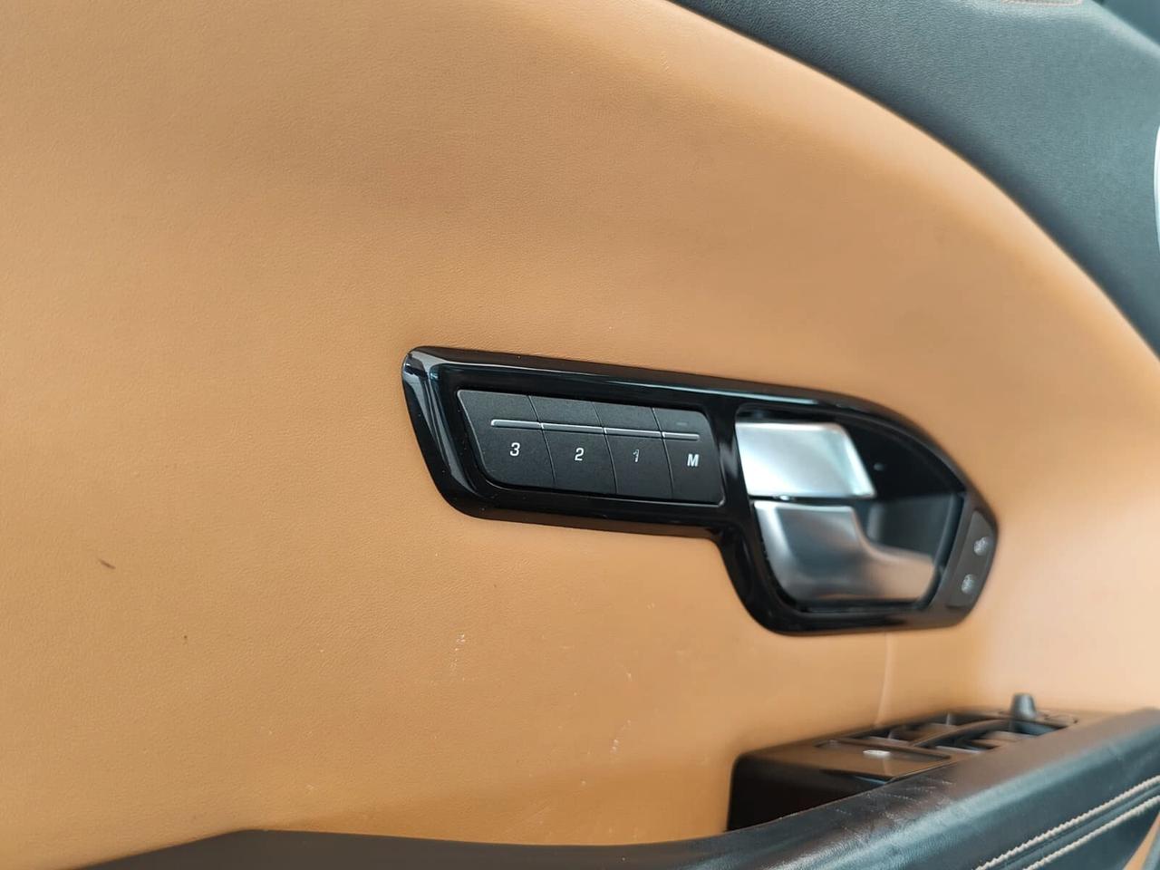 Land Rover Range Rover Evoque 5p 2.0 td4 SE 180cv auto *BLACK EDITION*