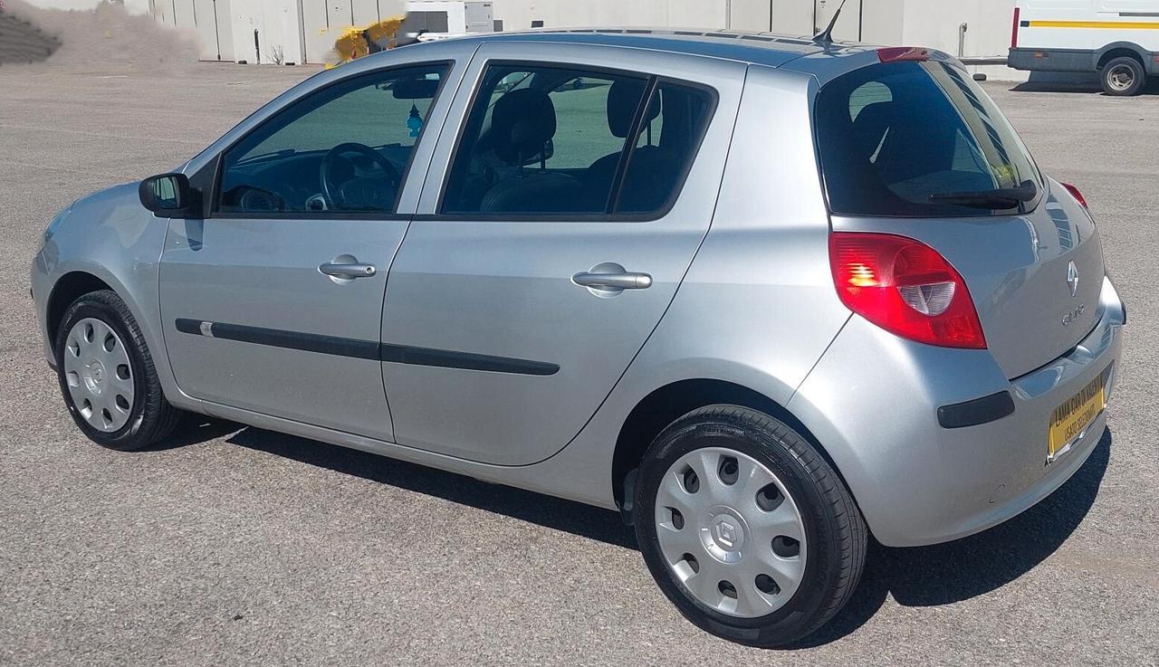 RENAULT CLIO 1.2 -PARI AL NUOVO-NEOPATENTATI