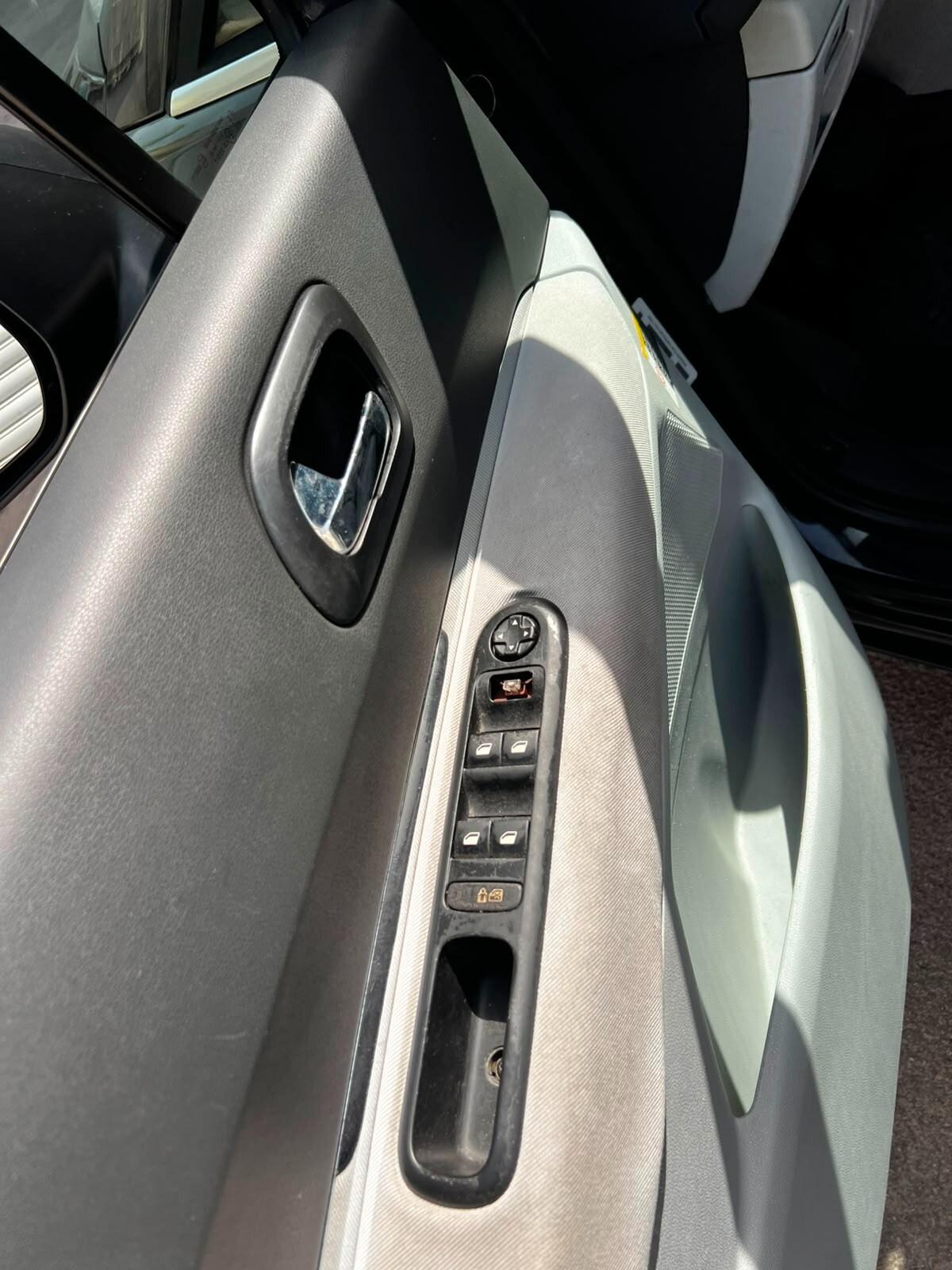 Peugeot 5008 1.6 e-HDi 112CV Stop&Start cambio robotizzato Tecno