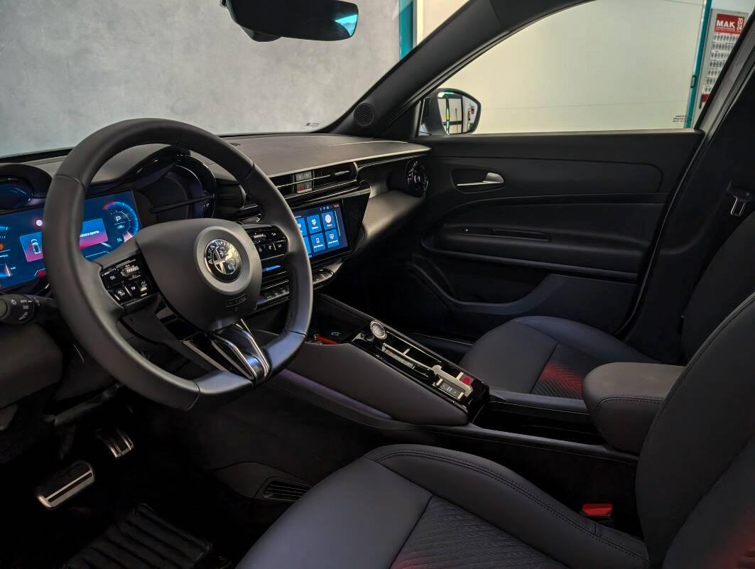 Alfa Romeo Junior 1.2 ibrida Speciale 136cv edct6