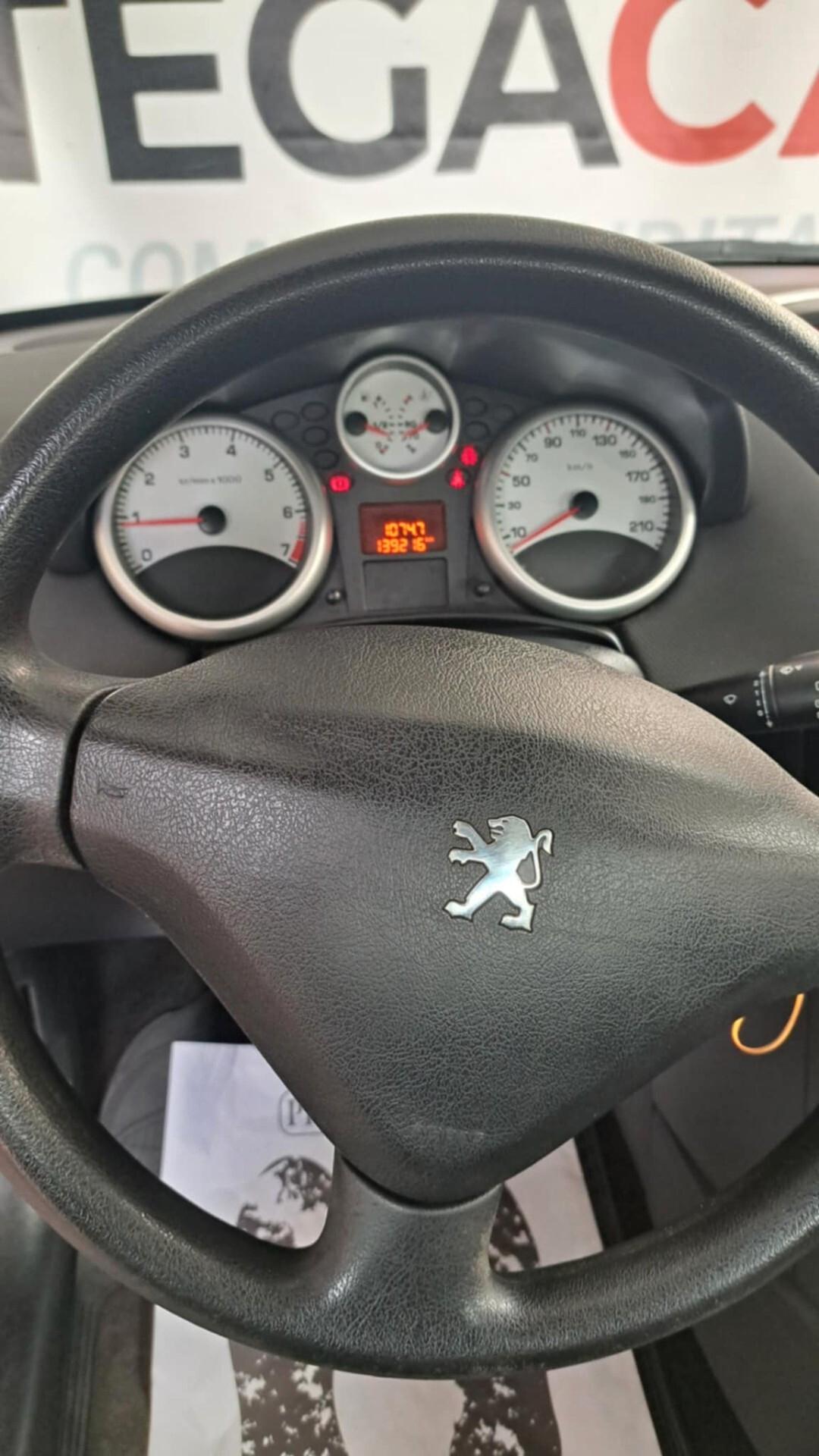 Peugeot 207 1.4 8V 75CV 5p. ONE Line