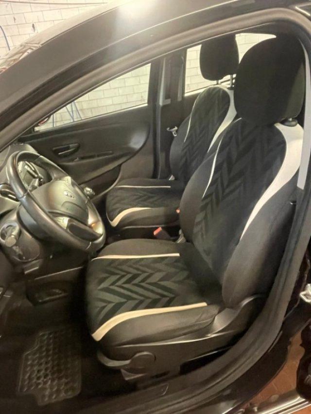 LANCIA Ypsilon 1.2 69 CV 5 porte Gold
