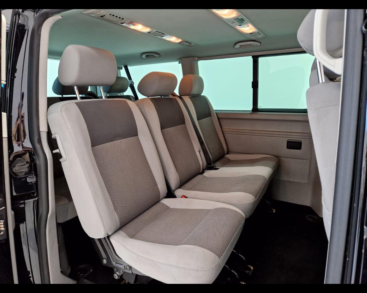 VOLKSWAGEN Multivan T5 2010 - Multivan 2.0 tdi Comfortline 140cv