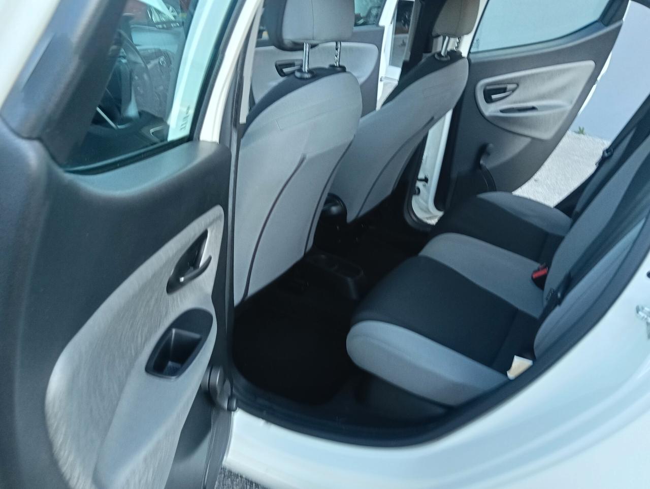 Lancia Ypsilon 1.2 69 CV 5 porte Gold