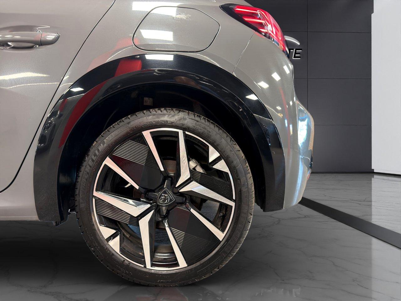 Peugeot 208 1.2 hybrid GT 145cv e-dcs 6