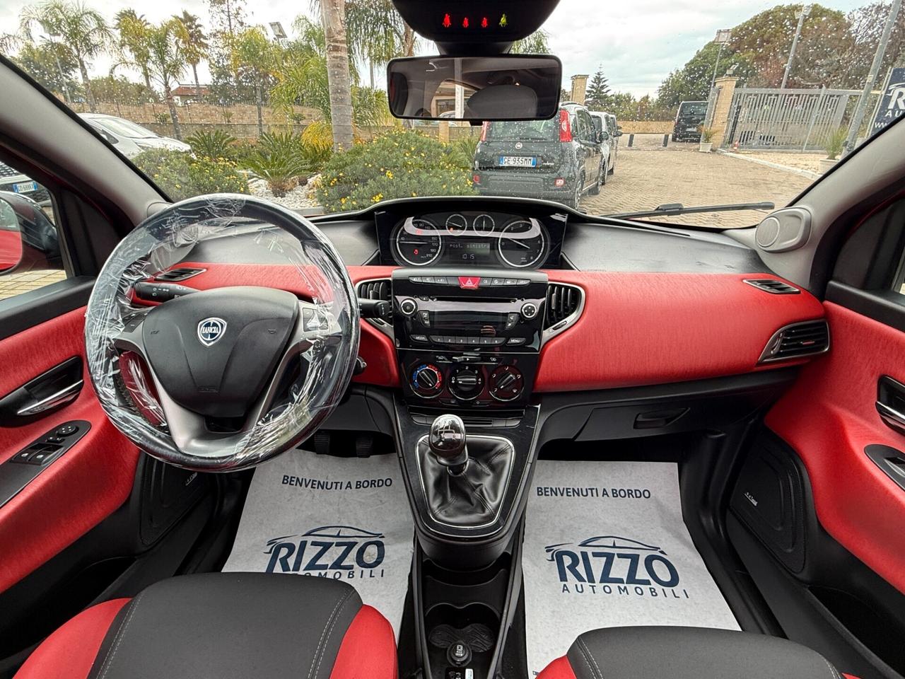 Lancia Ypsilon 1.2 69CV 5 porte Tetto Apribile Platinum