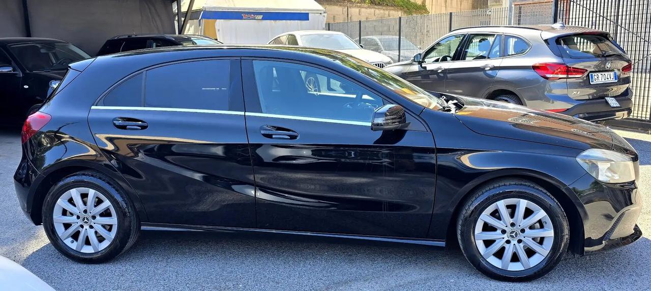 Mercedes-benz A 180 Mercedes-Benz A 180 d Premium Sport Auto Navi
