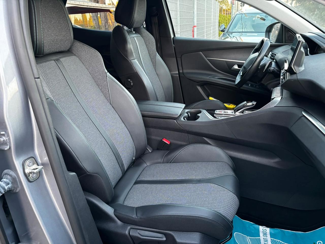 Peugeot 3008 1.5 HDi 130cv EAT8 Allure - 2022