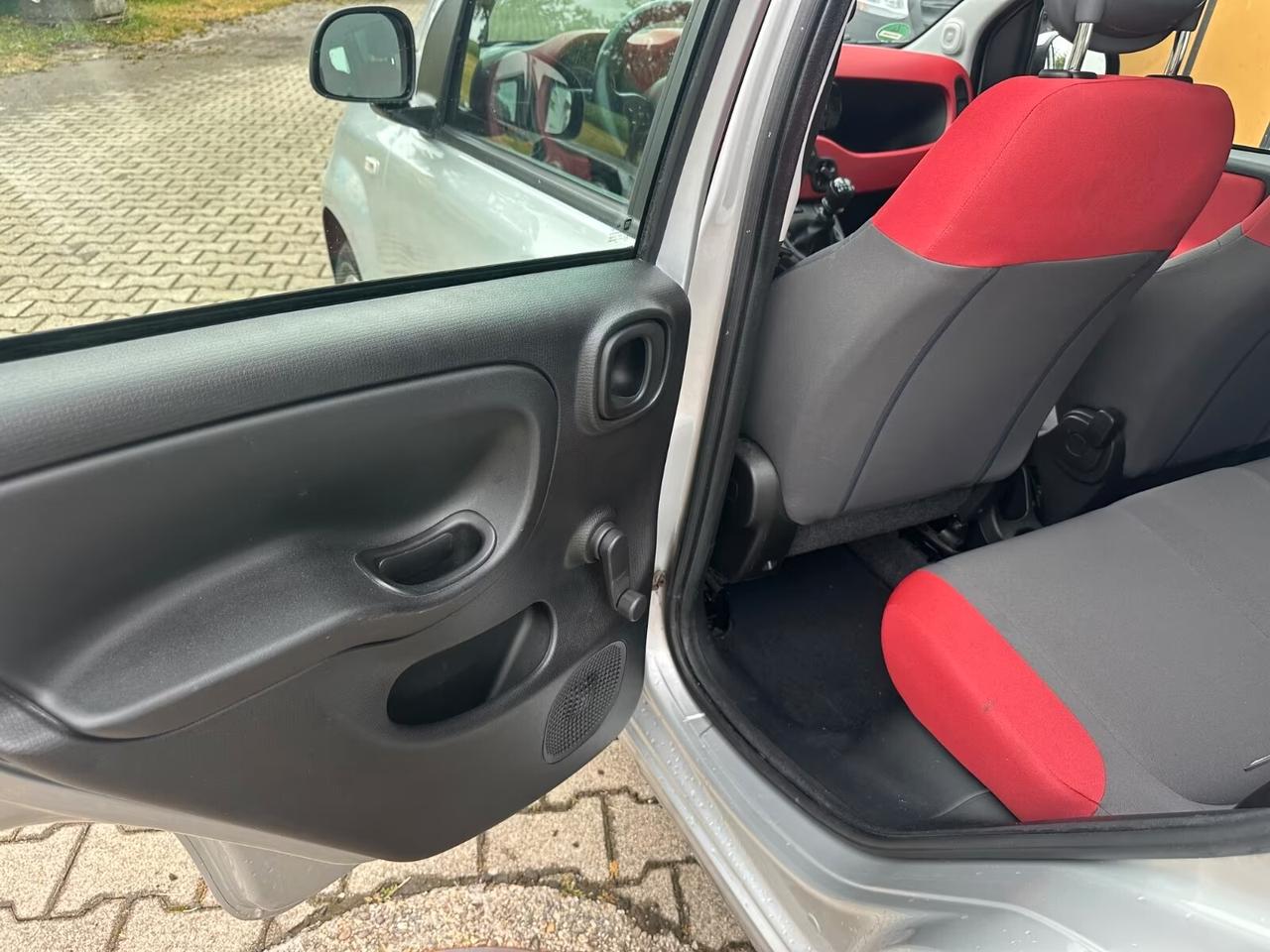 Fiat Panda 1.2 Lounge/5 posti/Prima mano/Aria condizionata