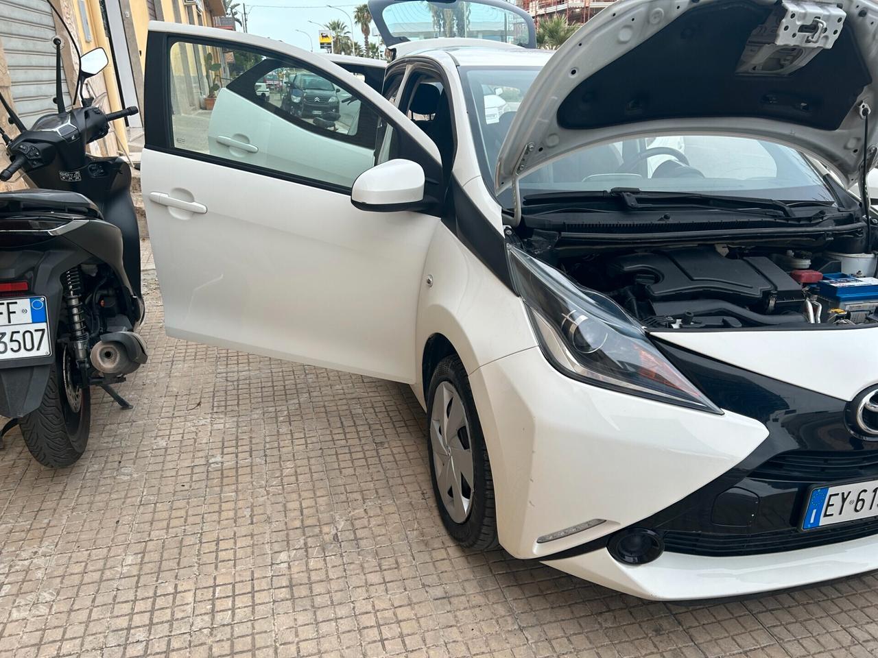 Toyota Aygo 1.0 VVT-i 69 CV 5 porte x-clusiv