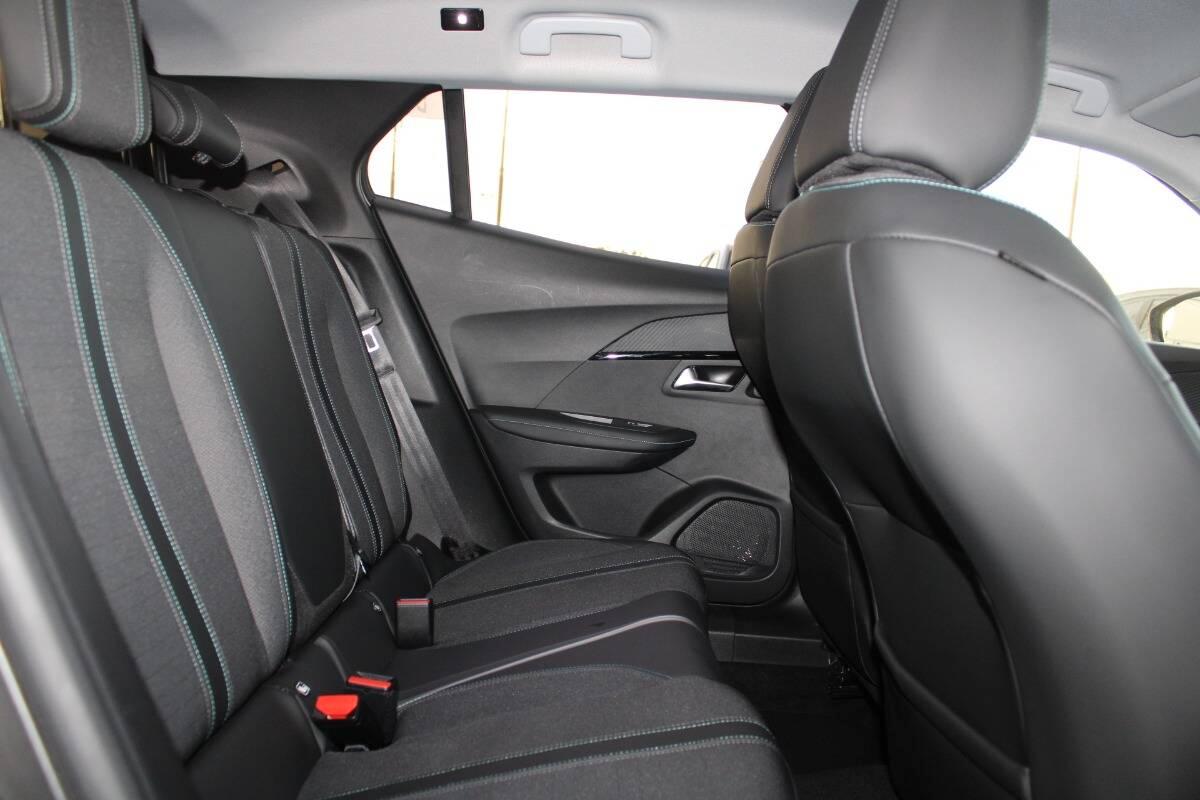 Peugeot 2008 1.5 bluehdi Allure s&s 130cv eat8 Con CARPLAY
