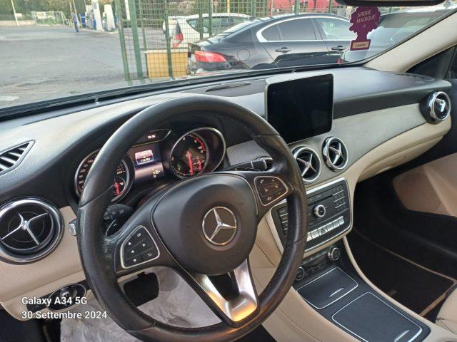 MERCEDES-BENZ GLA 200 d Automatic Business Extra