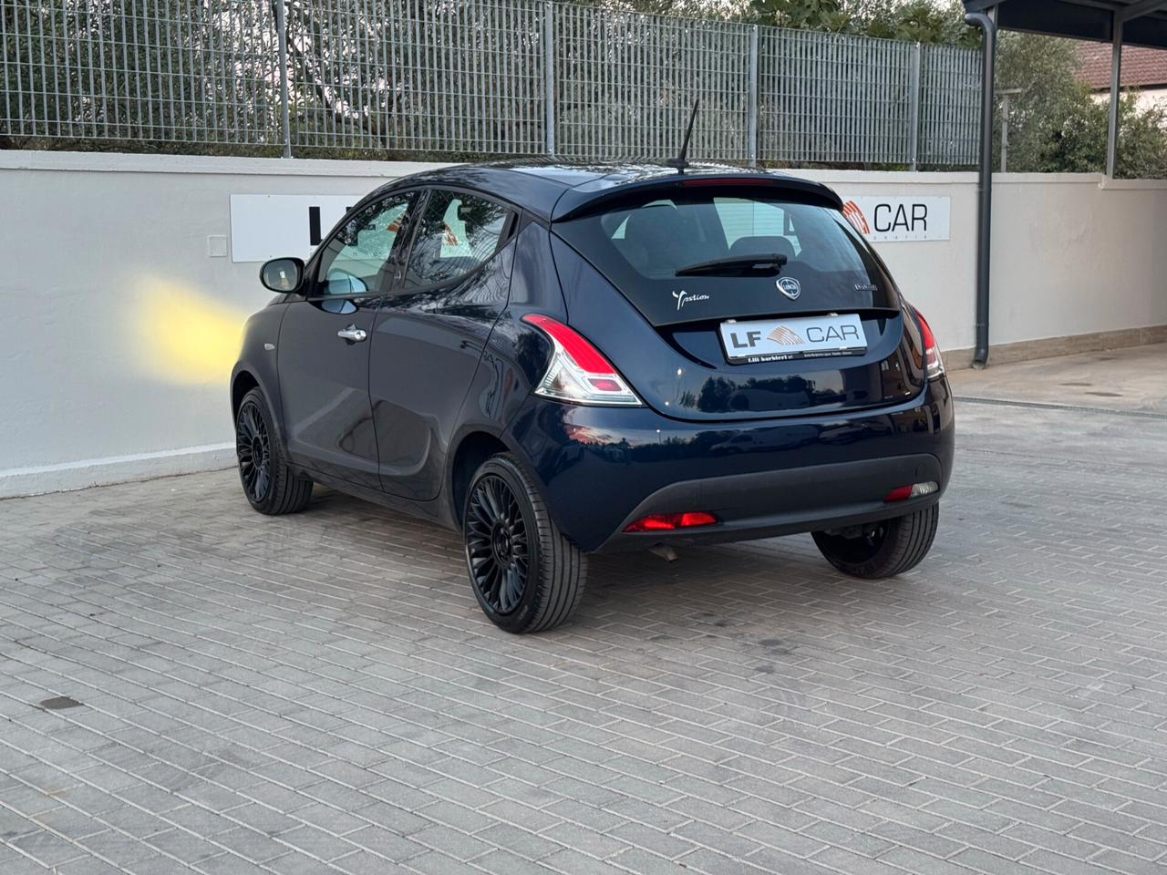 Lancia Ypsilon 1.0 FireFly 5 porte S&S Hybrid Ecochic Gold 70 cv