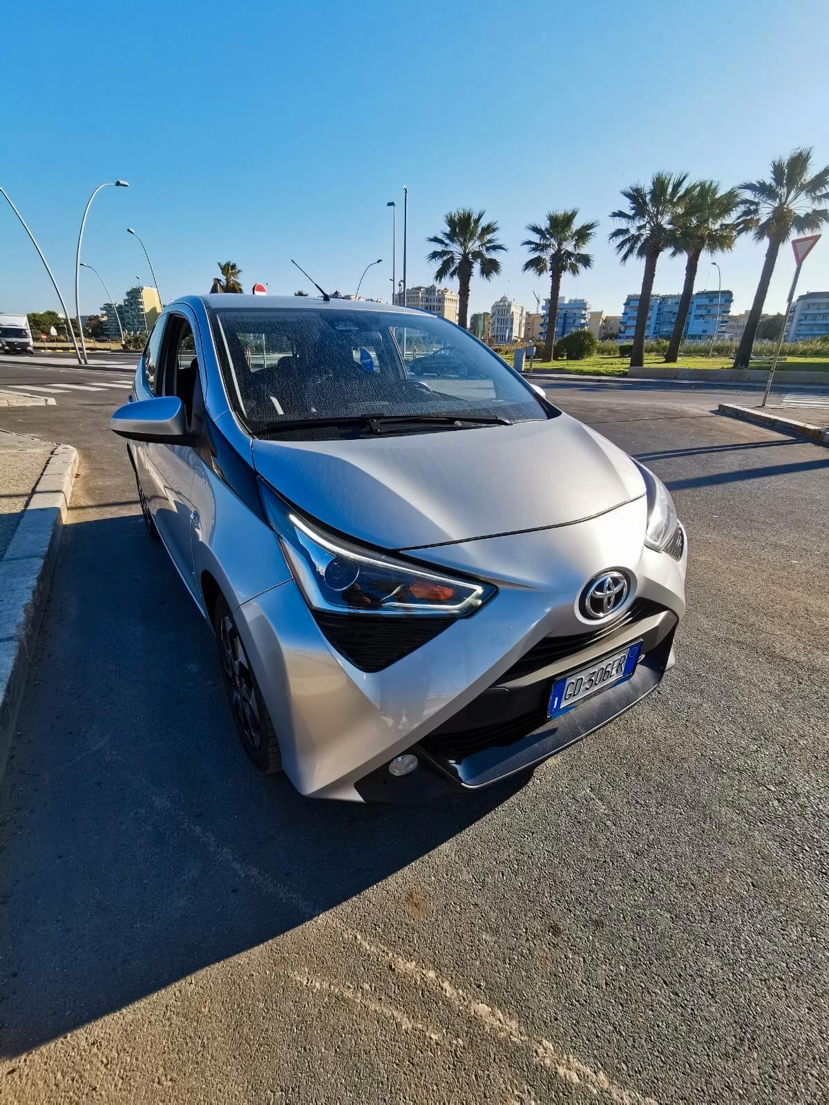 Toyota Aygo Connect 1.0 72 CV 5P x-cool 12/2020