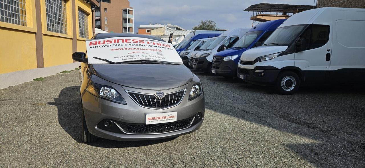 Lancia Ypsilon 1.0 FireFly 5 porte S&S Hybrid Ecochic Silver