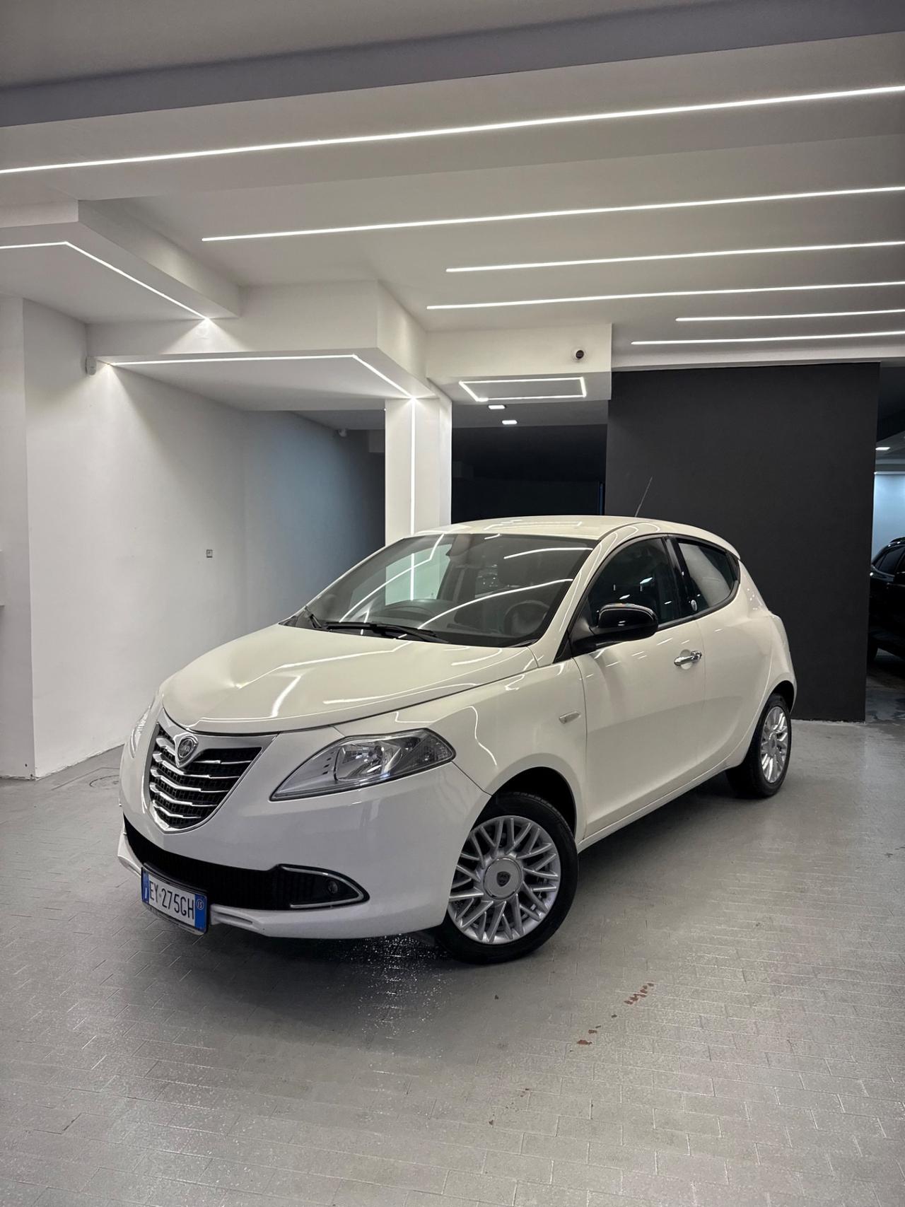 Lancia Ypsilon 1.2 69 CV 5 porte GPL Ecochic Platinum