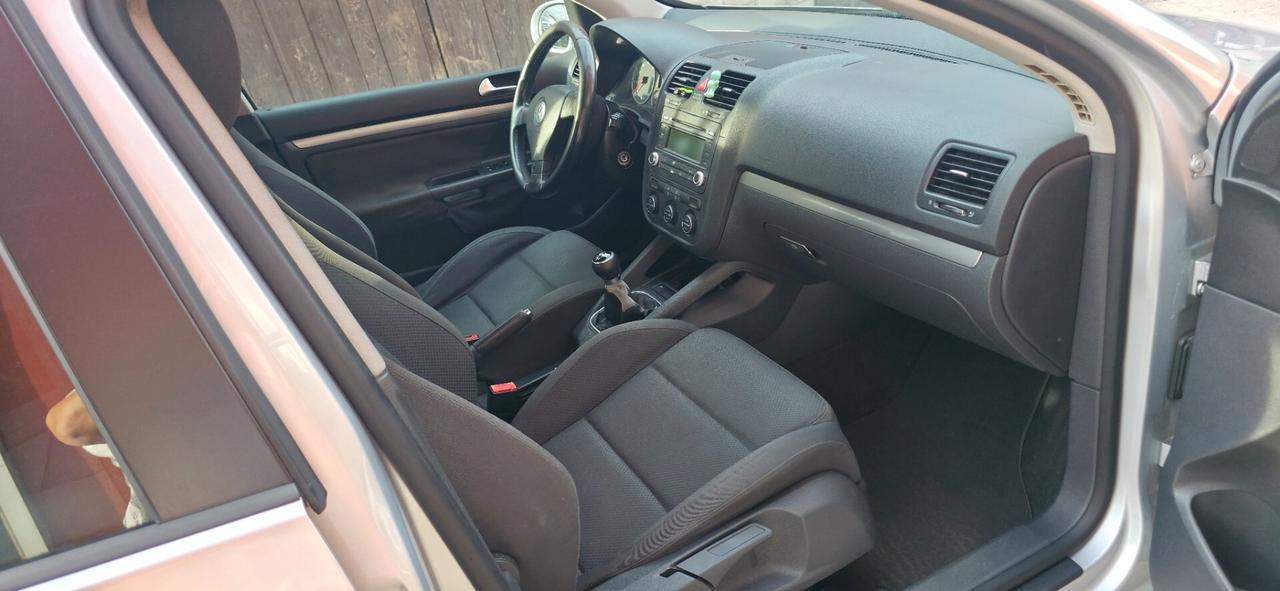 Volkswagen Golf 1.6 16V FSI 5p. Sportline