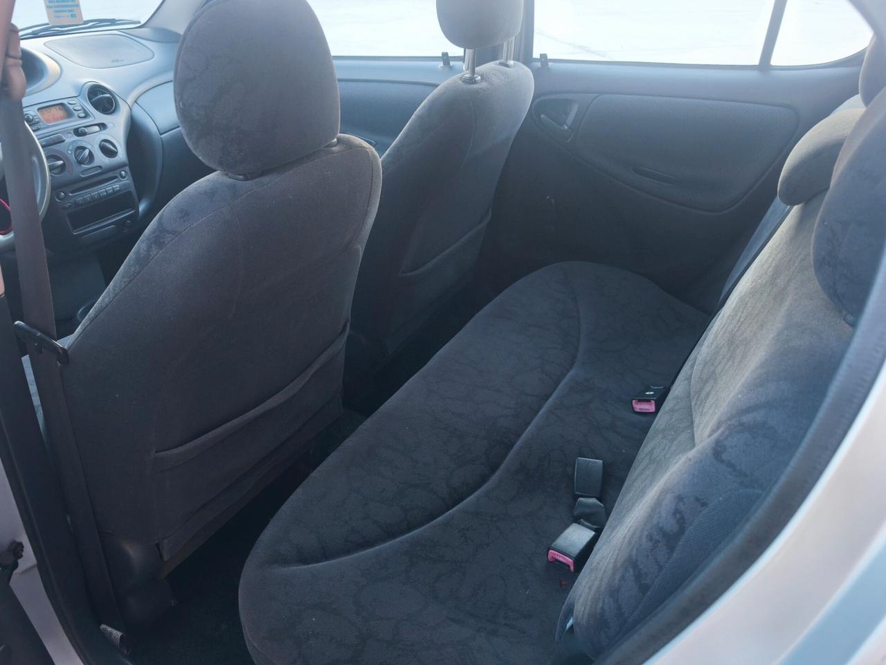 Toyota Yaris 1.0i 16V cat 5 porte