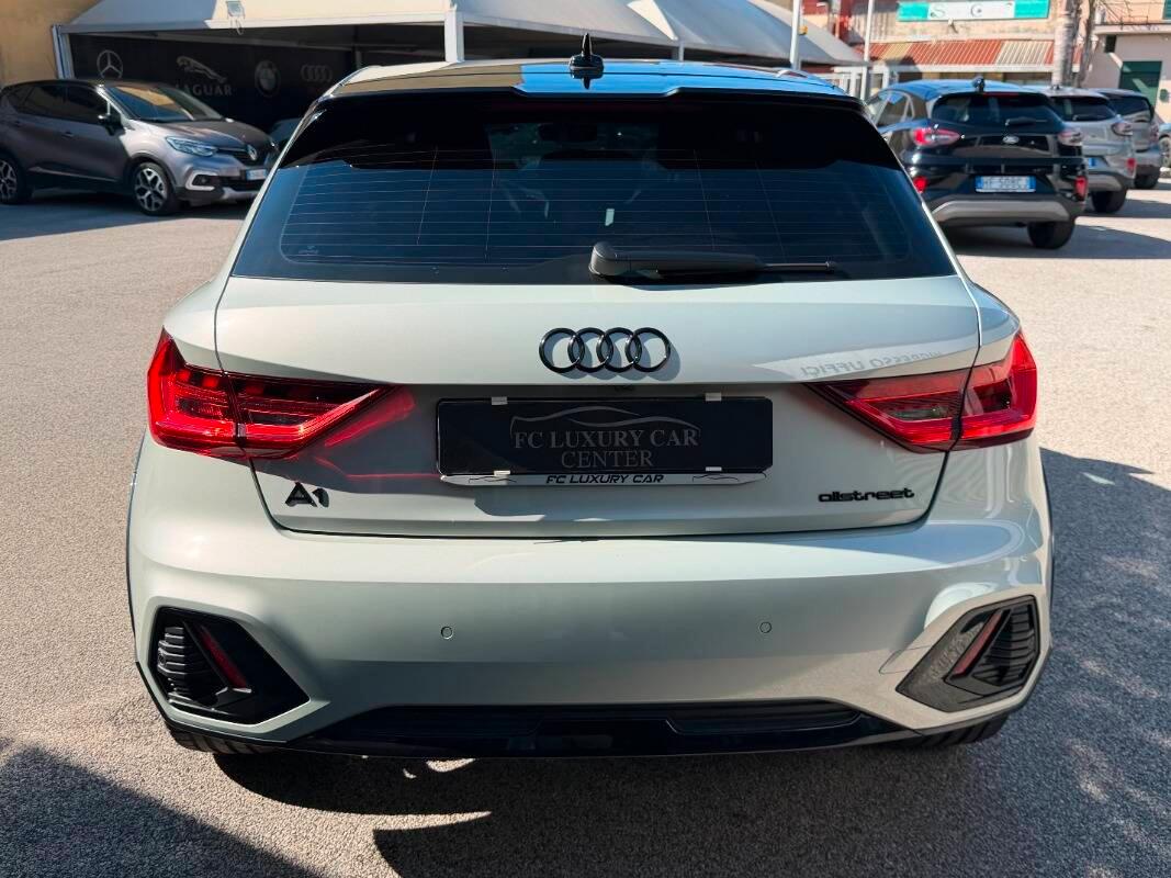 Audi A1 30 1.0 tfsi Identity Contrast 116cv s tronic PROMO