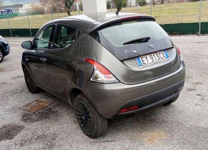 Lancia Ypsilon 0.9 TwinAir 85 CV 5 porte Metano Ecochic Elle