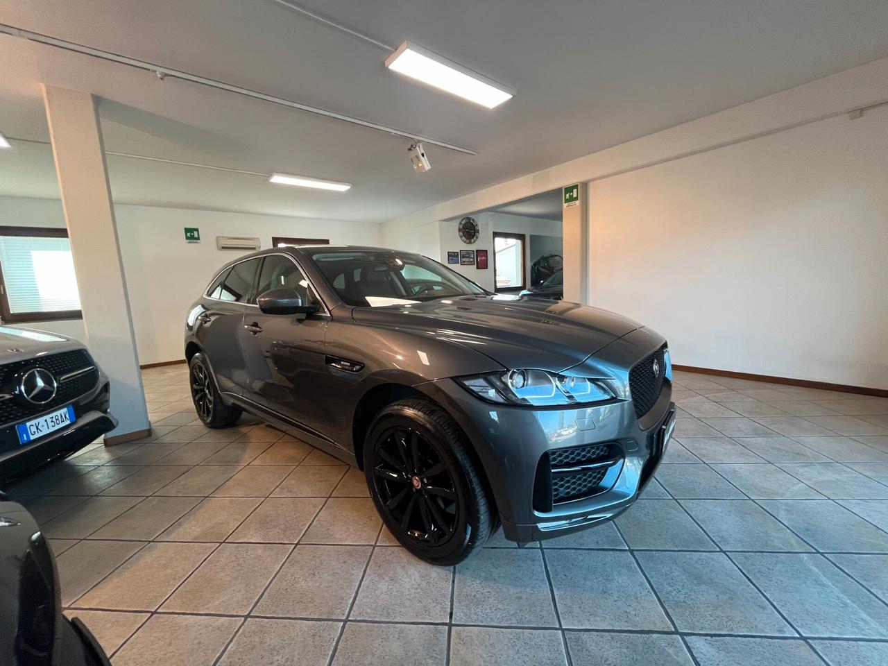 Jaguar F-Pace 2.0 D 180 CV AWD R-Sport