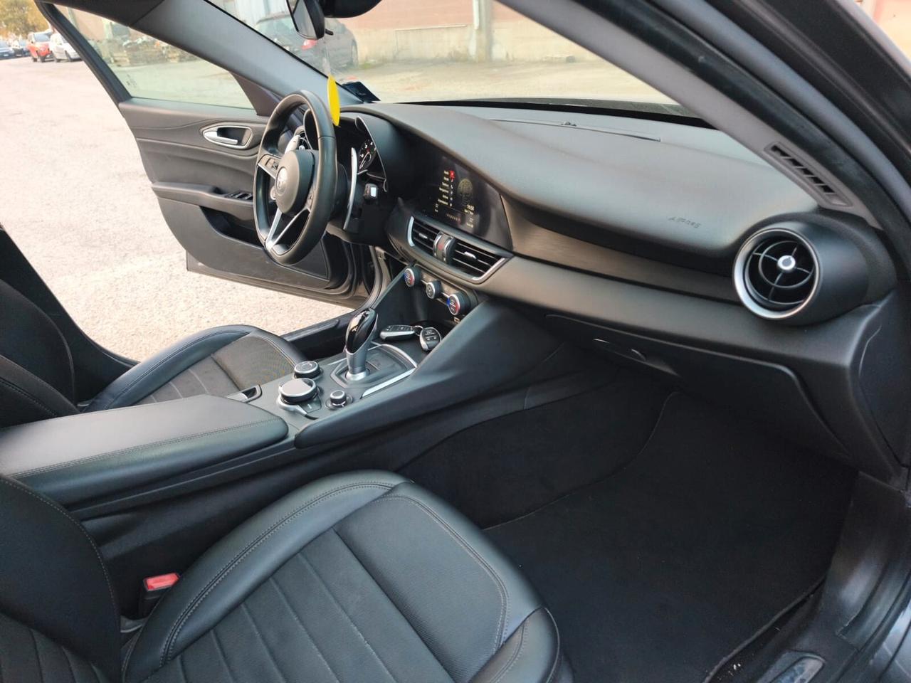 Alfa Romeo Giulia 2019--2.2 Diesel Automatica