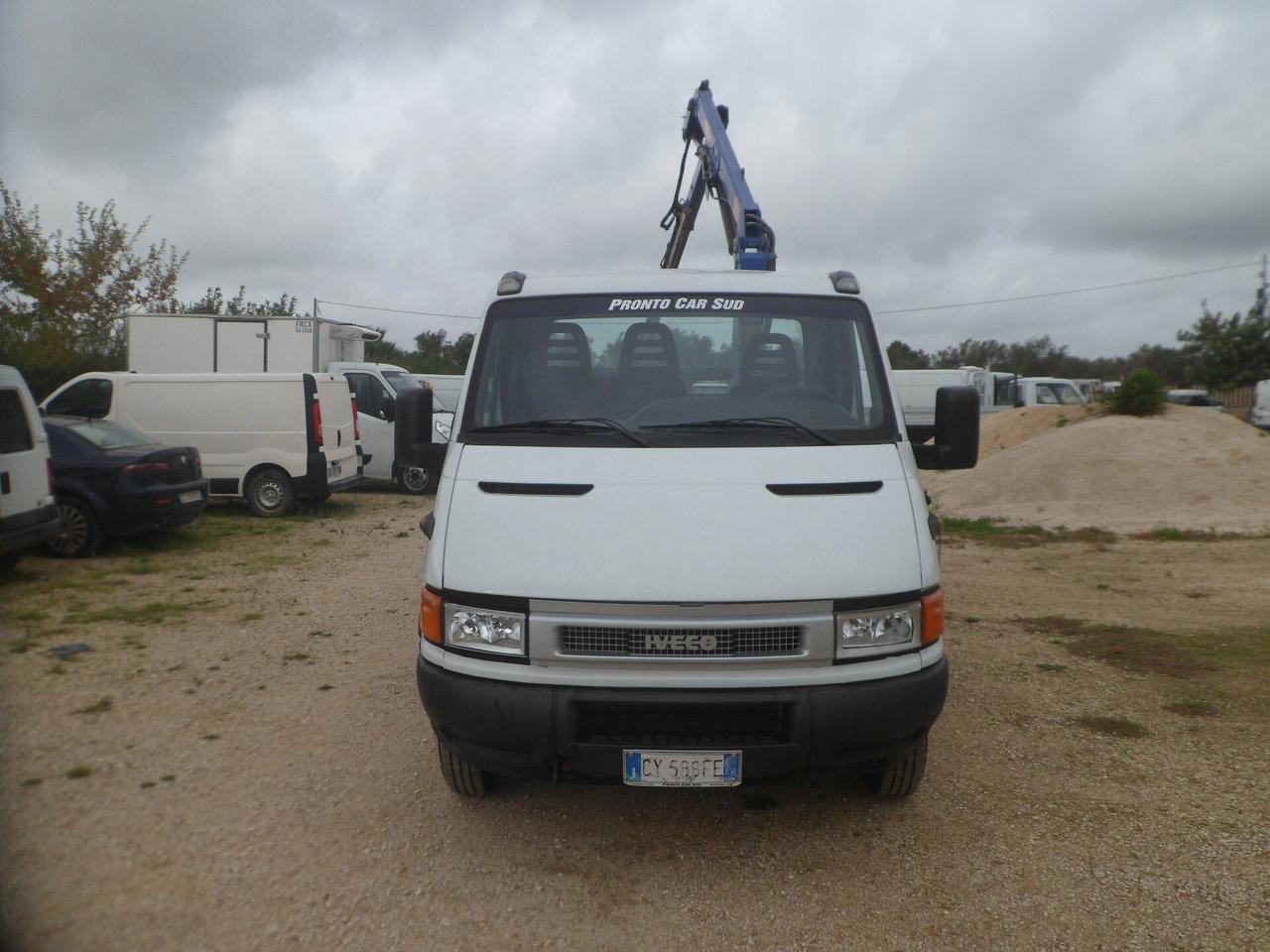 Iveco Daily 35c15 cassone fisso con gru