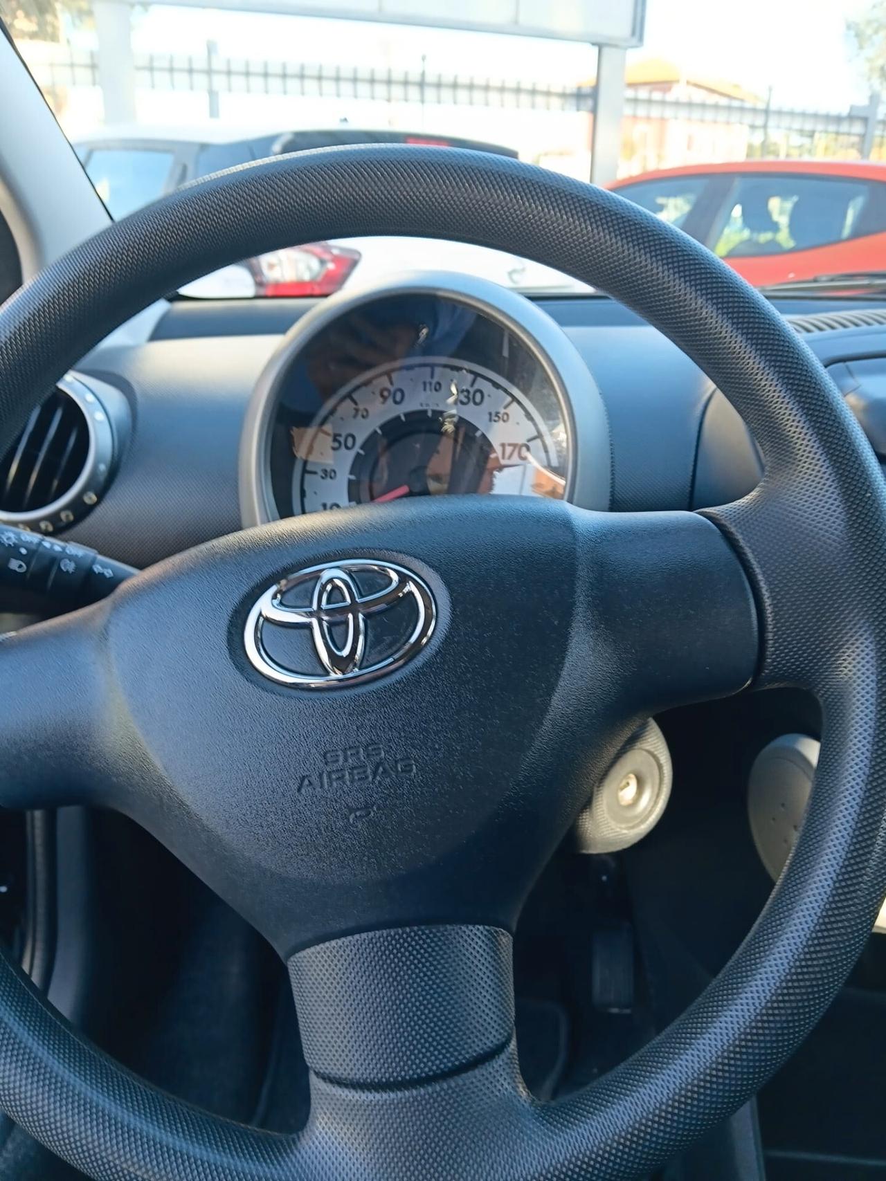 Toyota Aygo 1.0 12V VVT-i 5 porte Active Connect