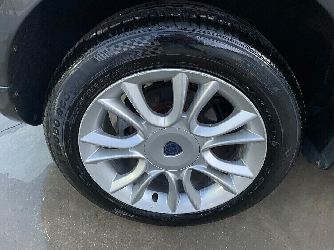 Lancia Delta 1.6 MJT DPF Oro vettura pari al nuovo