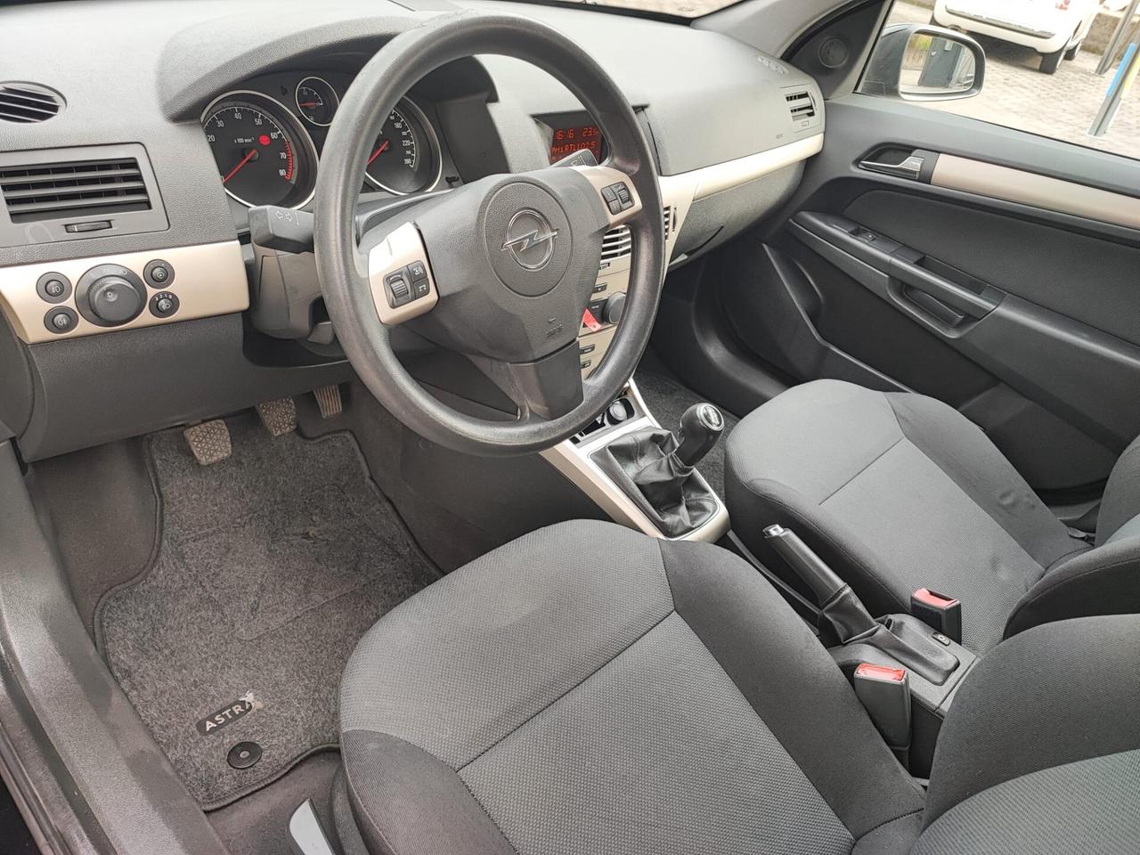 Opel Astra 1.4 16V 5 porte Enjoy uni-pro