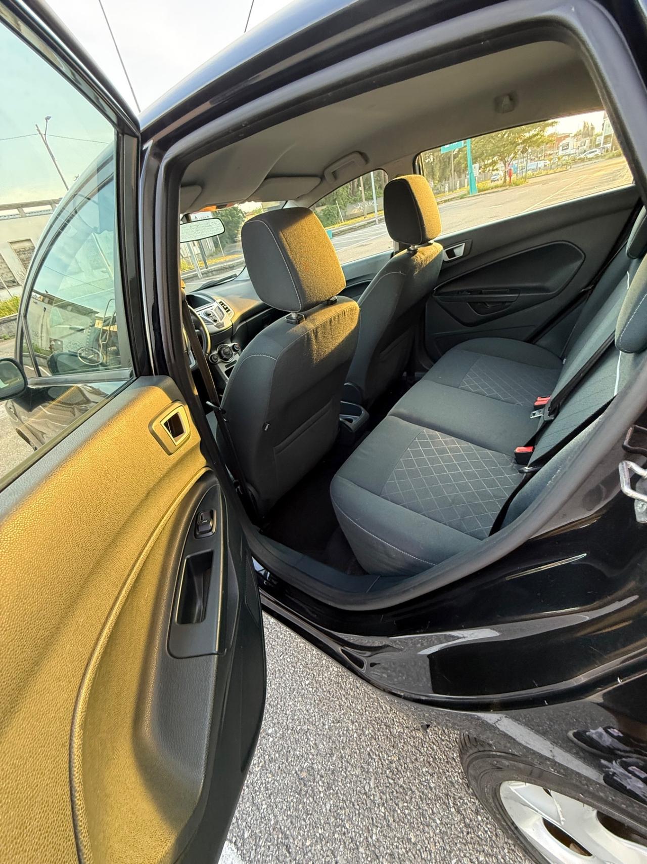 Ford Fiesta 1.4 16V 5p. Bz.- GPL Titanium Bs.