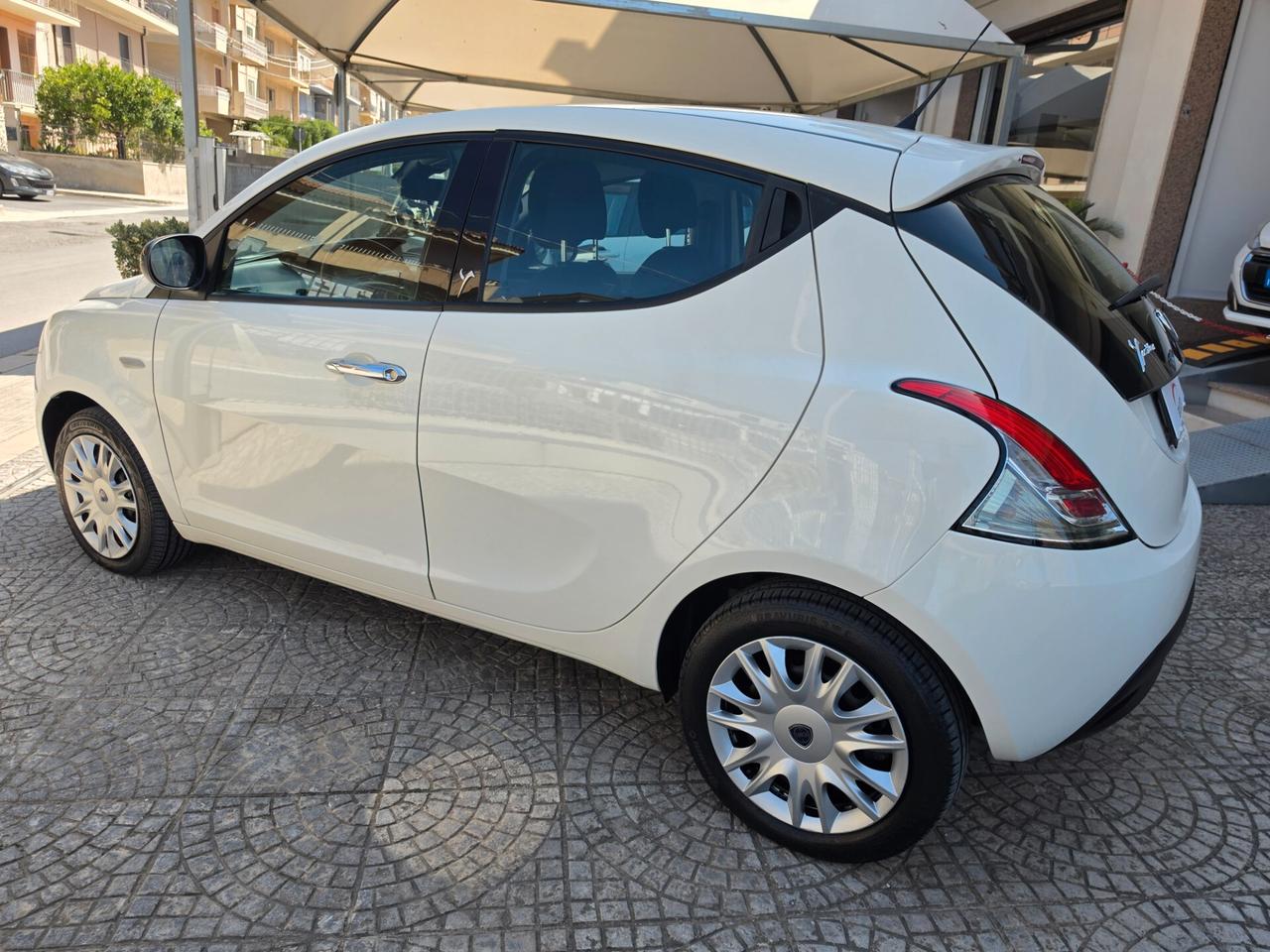 Lancia Ypsilon 1.2 69 CV 5 porte S&S Silver