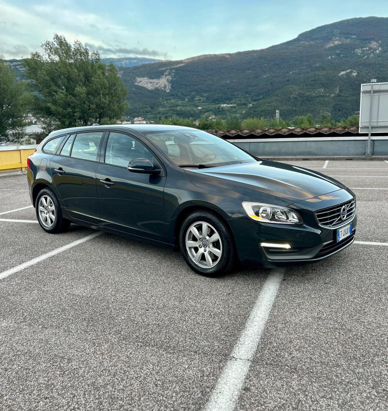 Volvo V60 Geartronic R-Design Momentum