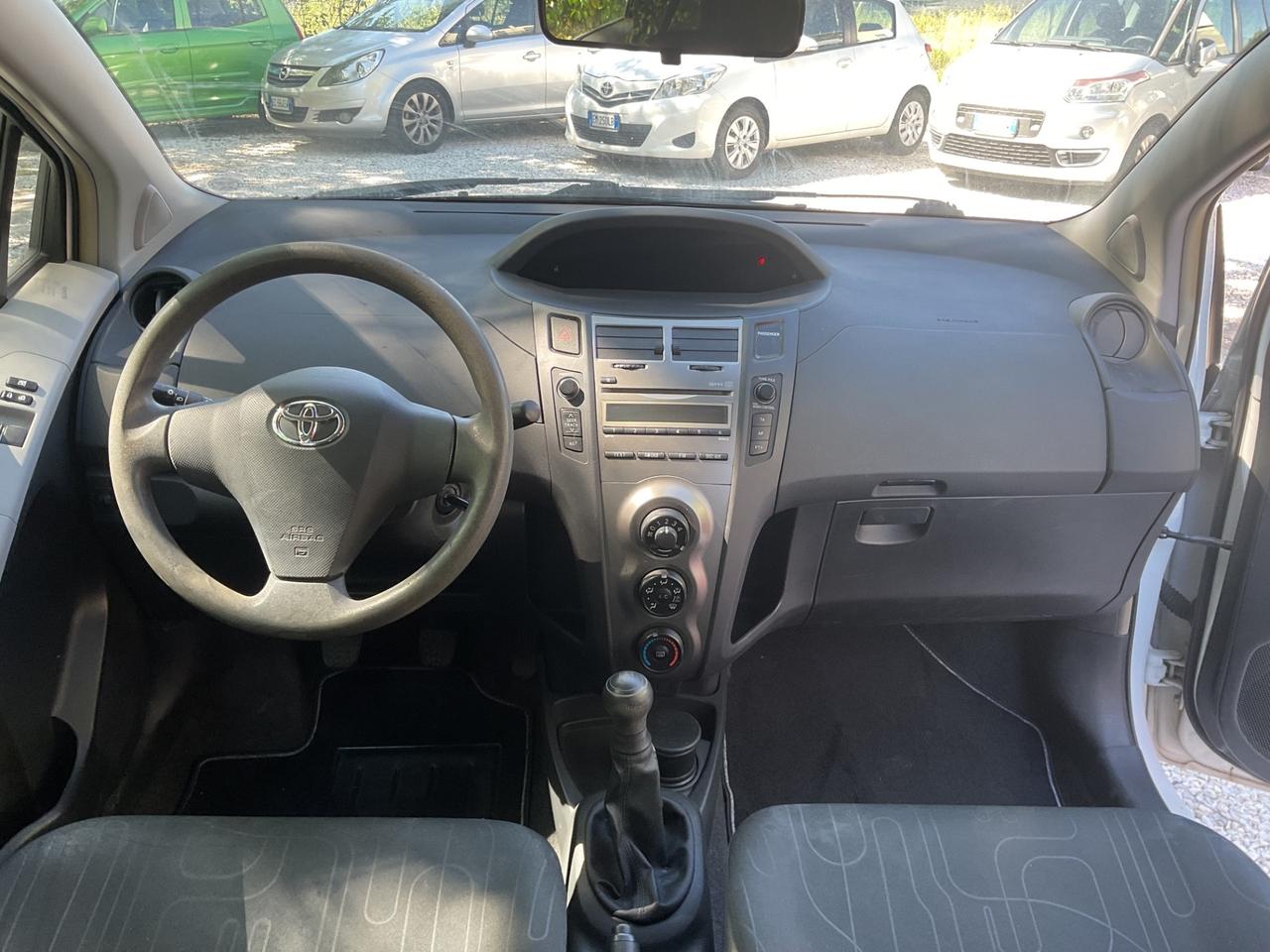 Toyota Yaris 1.0 5 porte