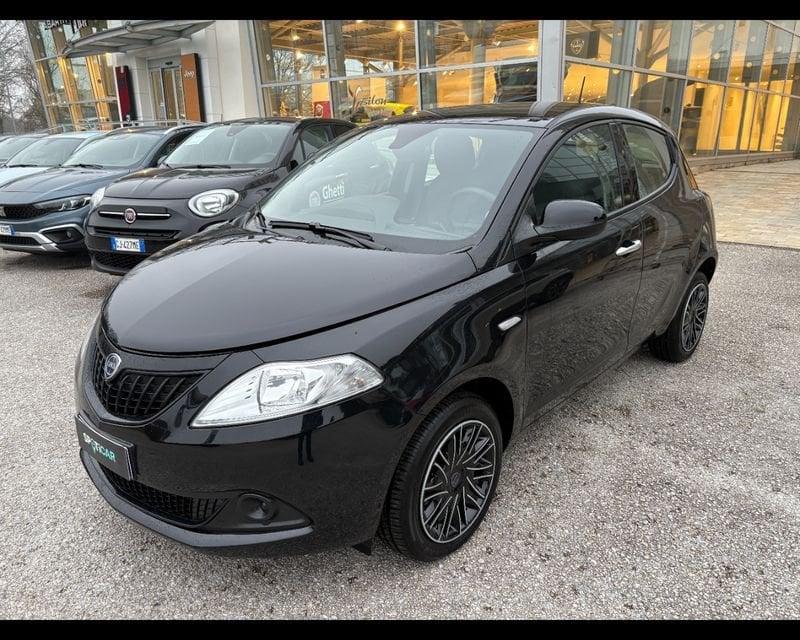 Lancia Ypsilon NUOVA My23 1.0 Firefly 70 CvStart&Stop Hybrid Silver Plus