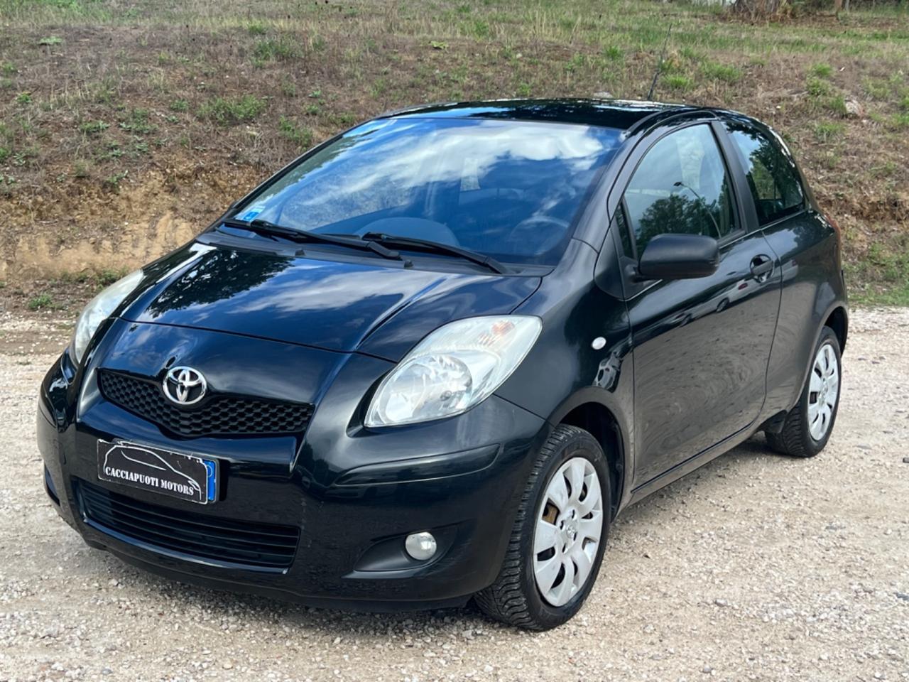 Toyota Yaris 1.0 3 porte NEOPATENTATI