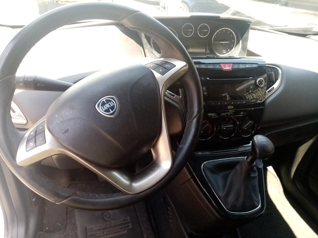 Lancia Ypsilon 0.9 TwinAir 85 CV 5 porte S&S Platinum