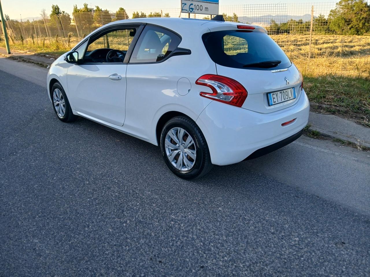 Peugeot 208 anno 2015 X Neopatentati KM CERTIFICATI