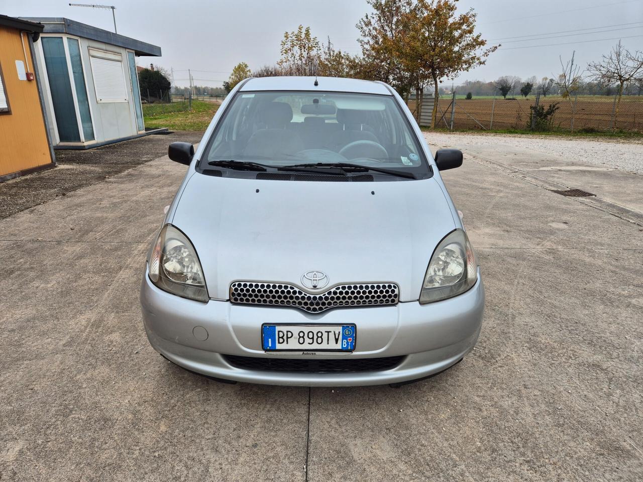 Toyota Yaris 1.0i 16V cat 5 porte neopatentati