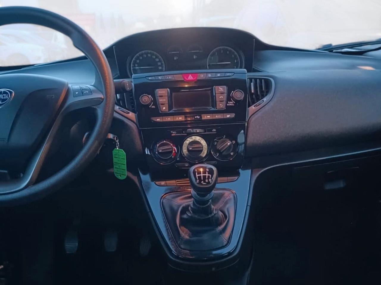 Lancia Ypsilon 1.0 FireFly 5 porte S&S Hybrid Gold