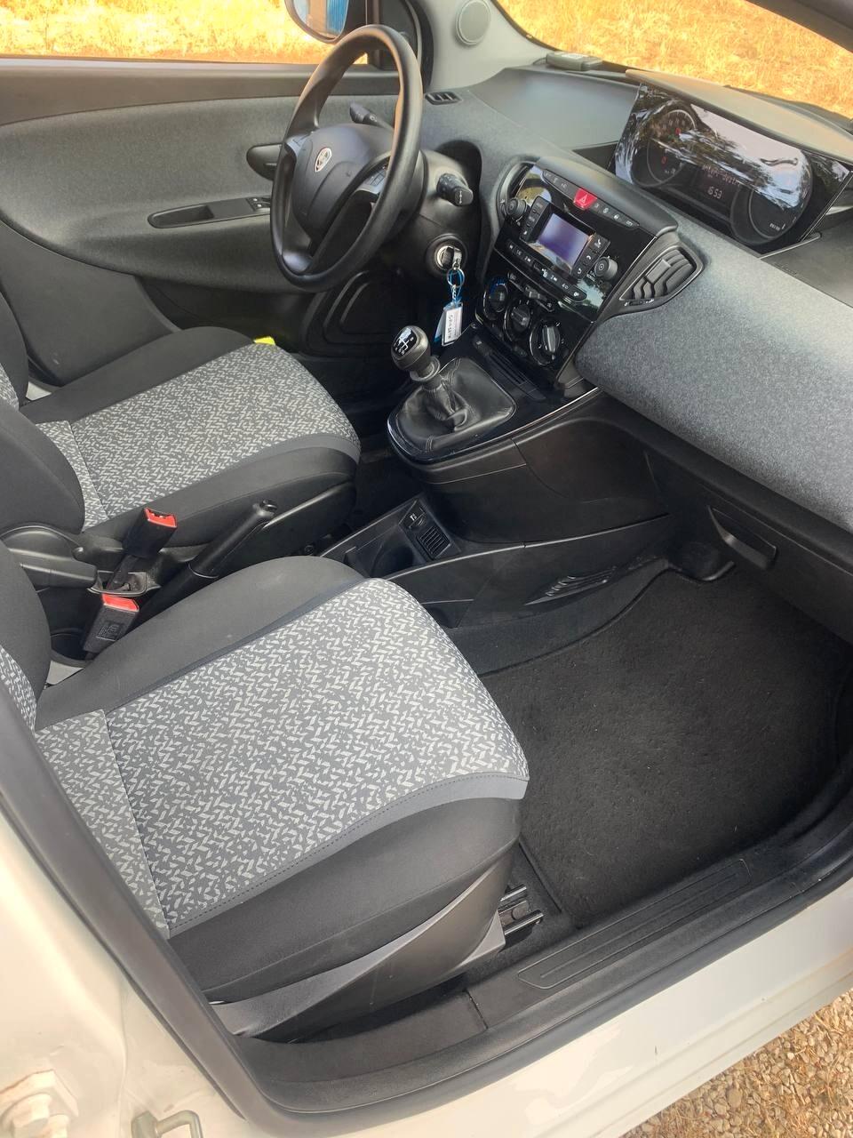Lancia Ypsilon 1.0 hybrid Silver KM REALI