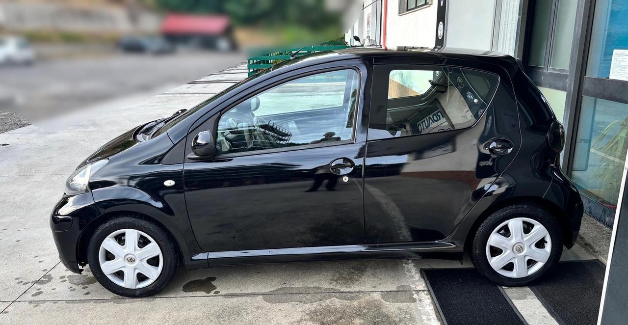 Toyota Aygo 1.0 Vvt-i 5 porte 69 cv Clima
