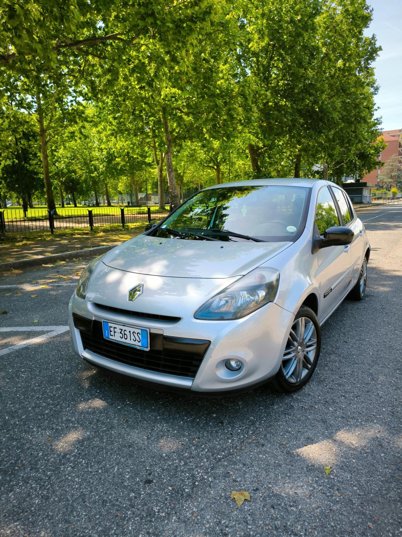 Renault Clio 1.2 16V 5 porte Luxe NEOPATENTATI