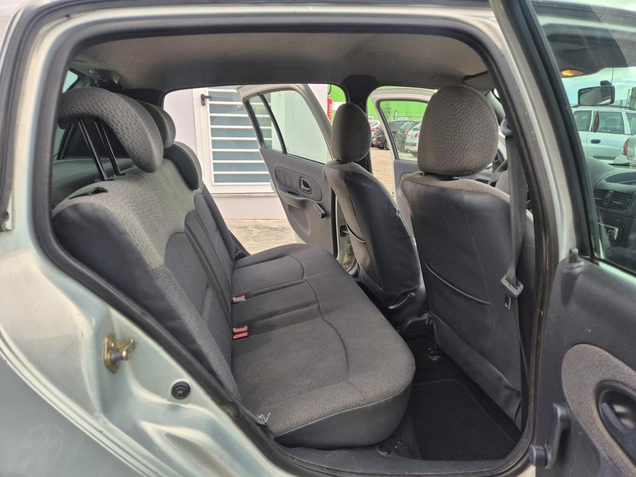 Renault Clio 1.2 cat 5 porte Confort Authentique