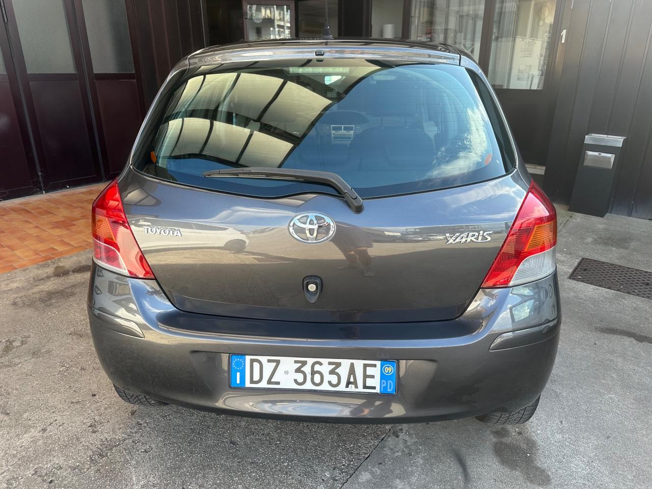 Toyota Yaris 1.0 5 porte Sol