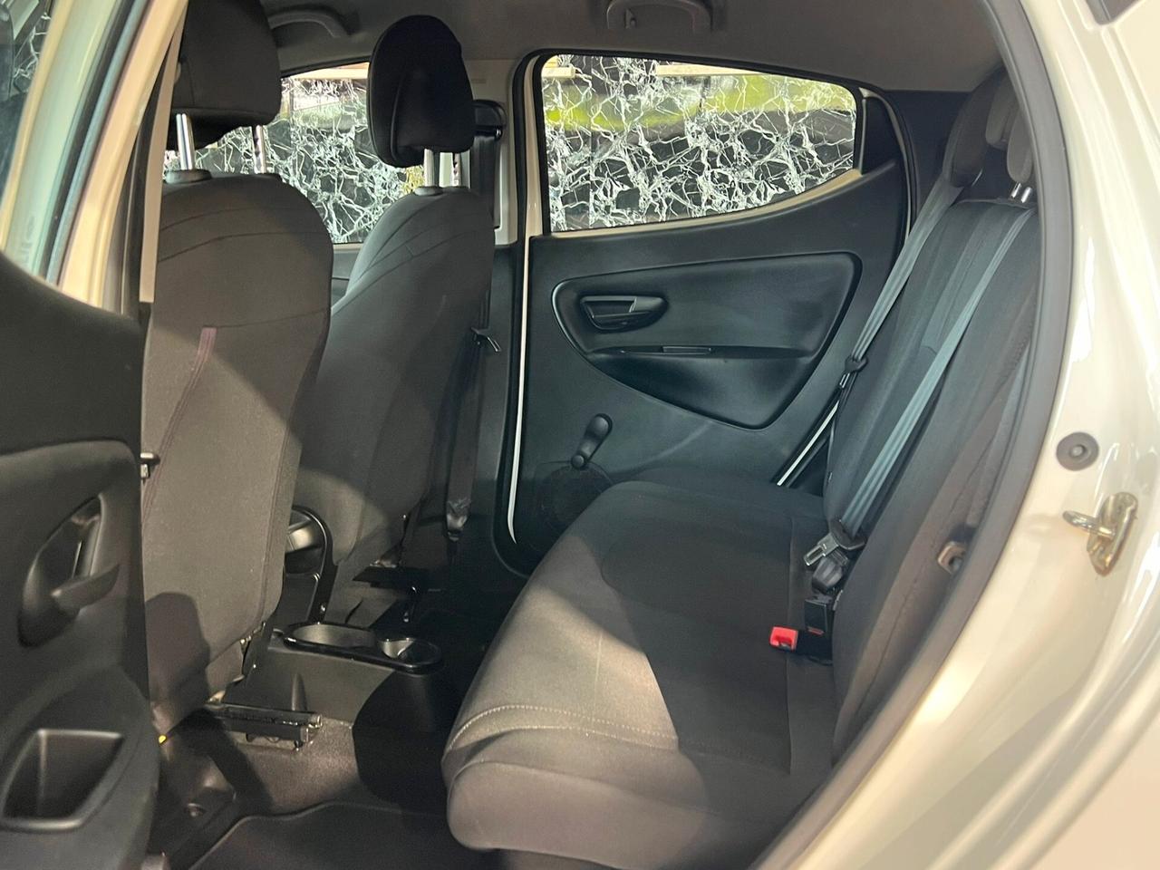 Lancia Ypsilon 1.0 FireFly 5 porte S&S Hybrid Ecochic Silver